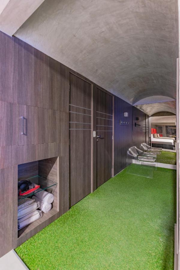 Urbano Adult Only 2*